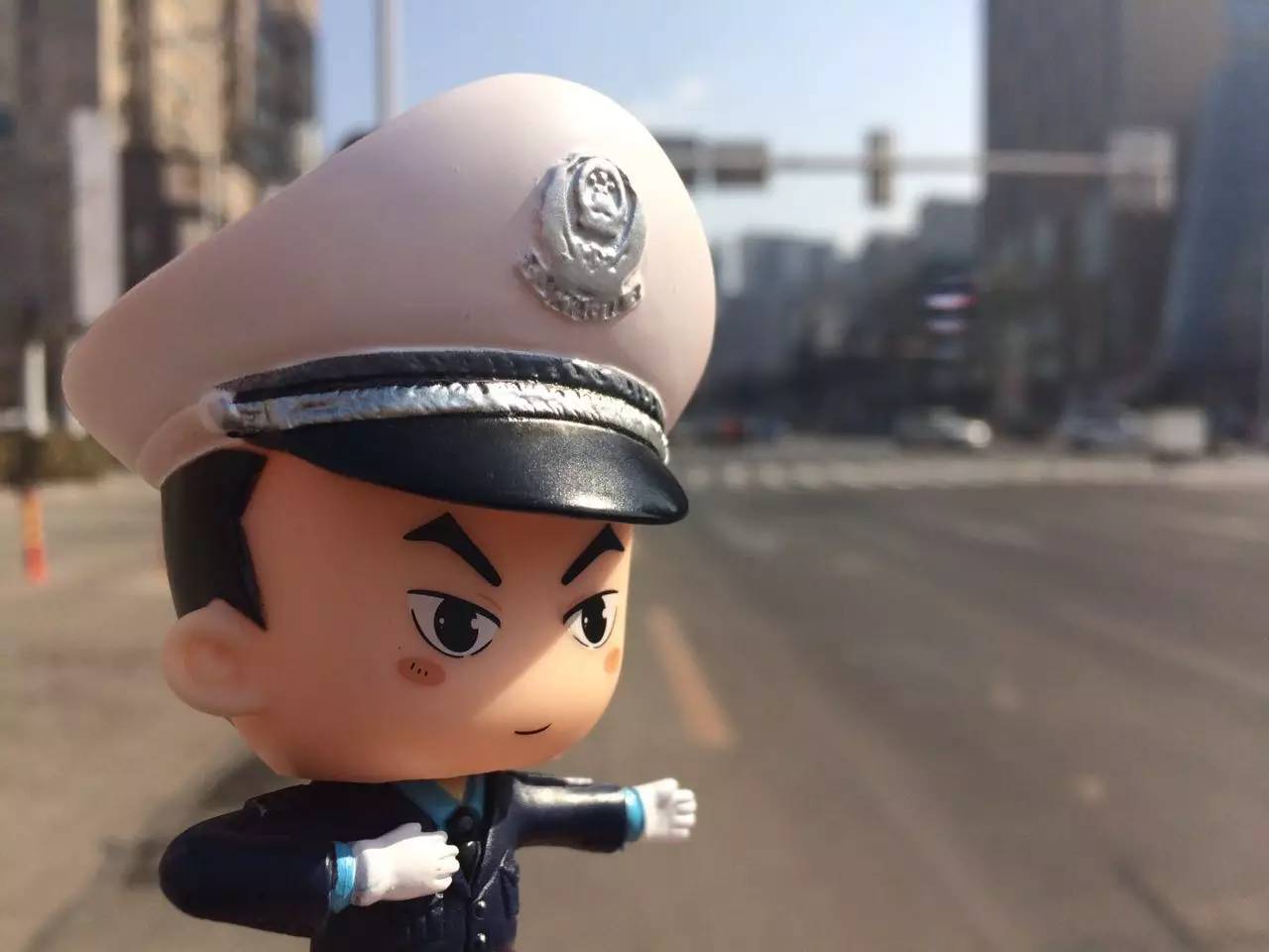 车爆胎在高速上_高速上面爆胎_高速爆胎车上路怎么办